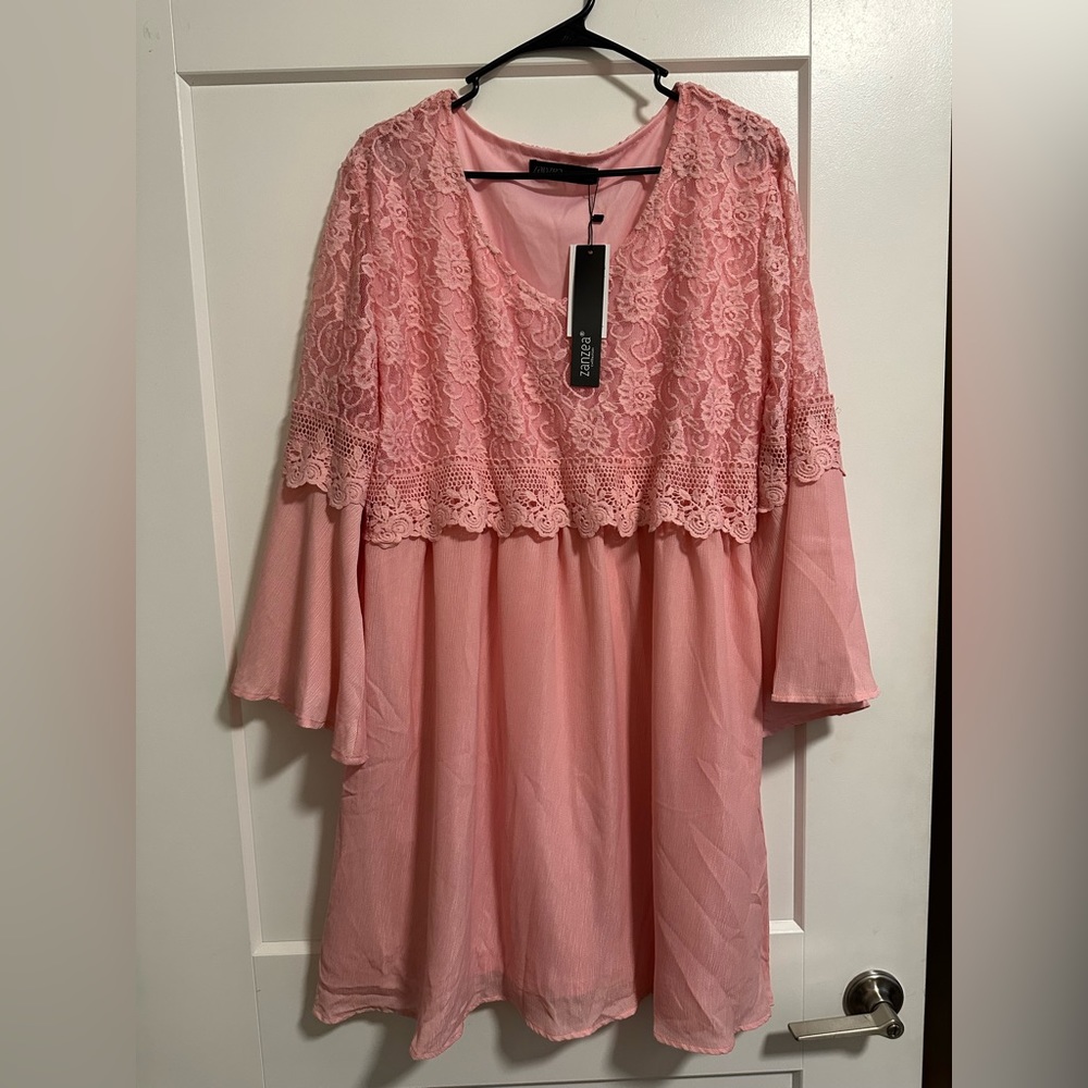 Pink lace Flowy dress, above knee. Size XXL.